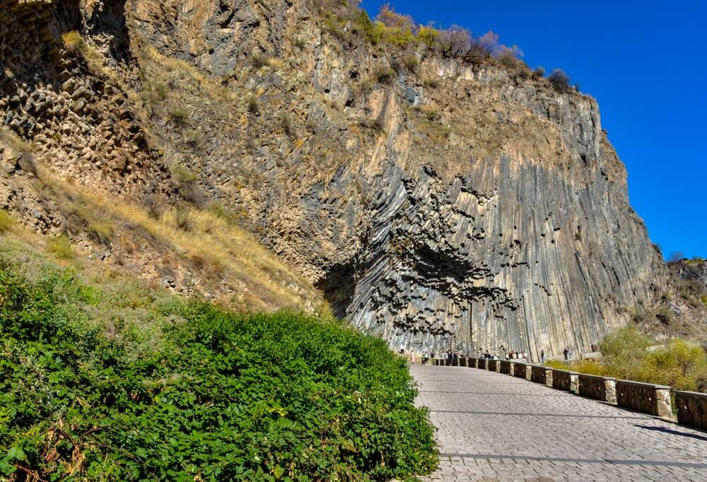 Découvrez les formations rocheuses particulières de basalte dans la gorge de Garni ©Shutterstock