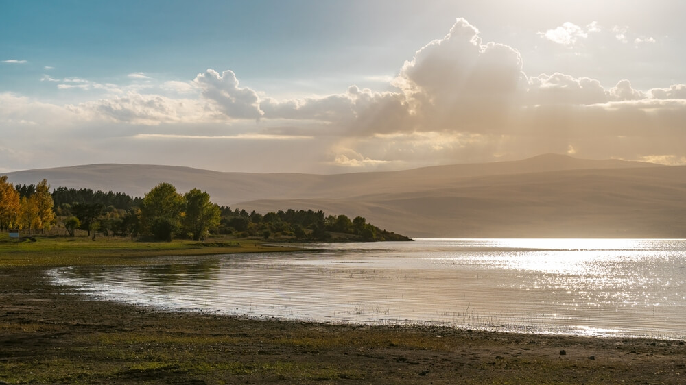 Paysage du lac Arpi, au centre du Parc National éponyme ©Shutterstock