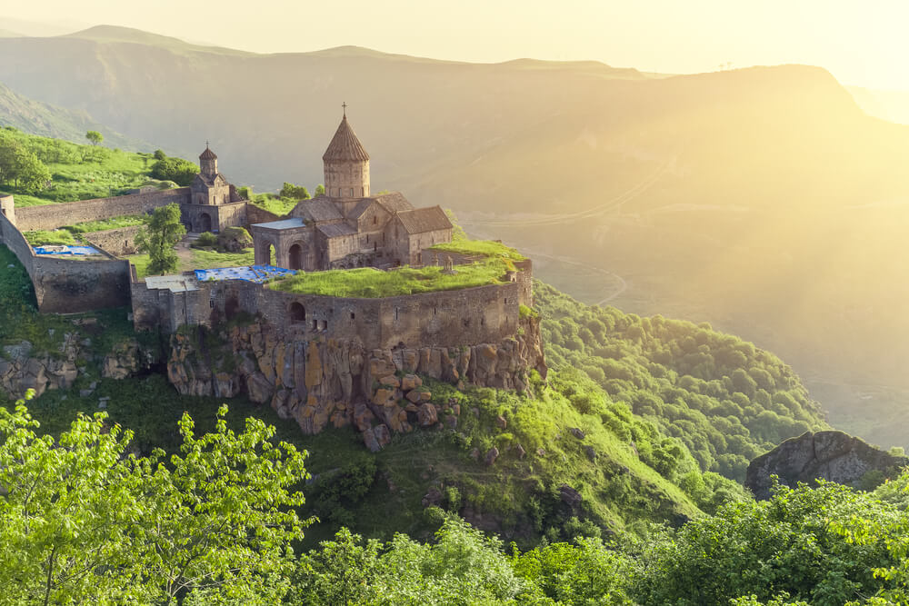 Découvrez le monastère perché : Le monastère de Tatev ©Shutterstock