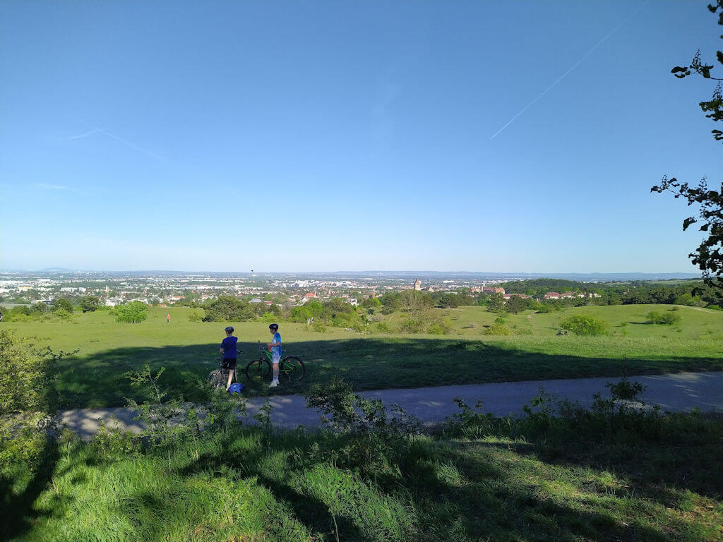 Balade en vélo dans les Lande de Perchtoldsdorf avec vue sur Vienne ©OE1IAH