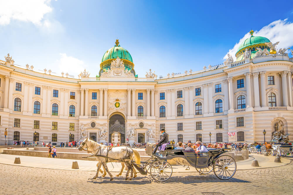 Le Hofburg éclairé par le soleil autrichien ©Shutterstock