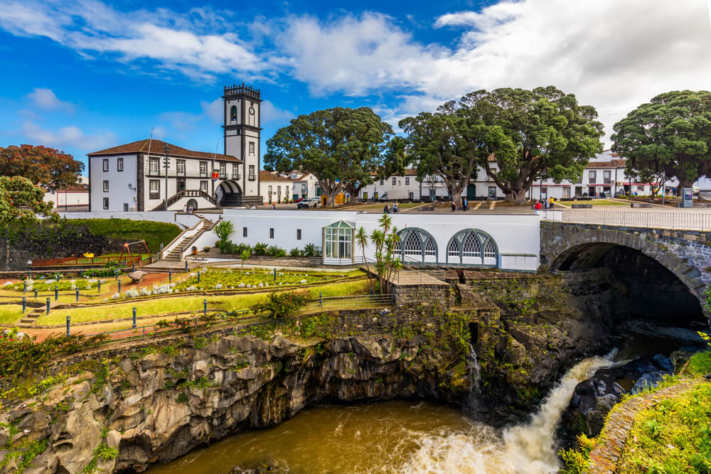 La place centrale de Ribeira Grande ©Shutterstock