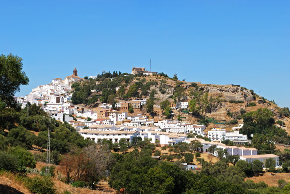 Découvrez les villages aux maisons blanches de Alcala, parmi les Pueblos Blancos en Andalousie ©Shutterstock