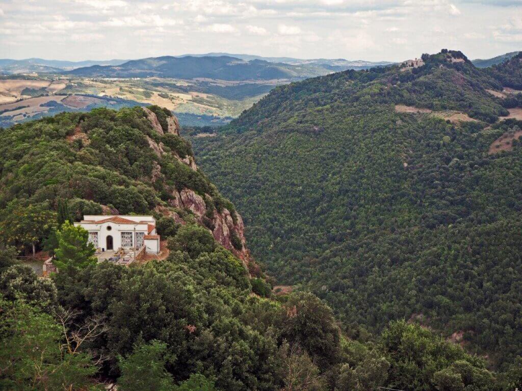 Découvrez la nature verdoyante de La Réserve Naturelle de Monterufoli-Caselli ©Valdicecina Outdoor