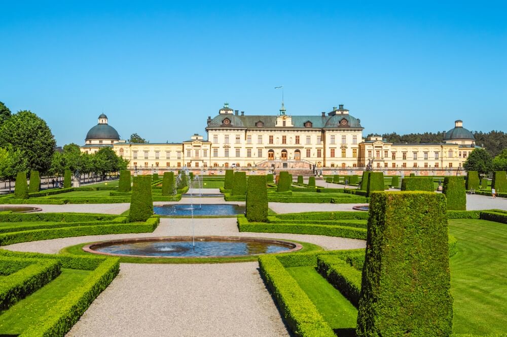 Le Palais et le jardin Drottningholm en Suède ©Shutterstock