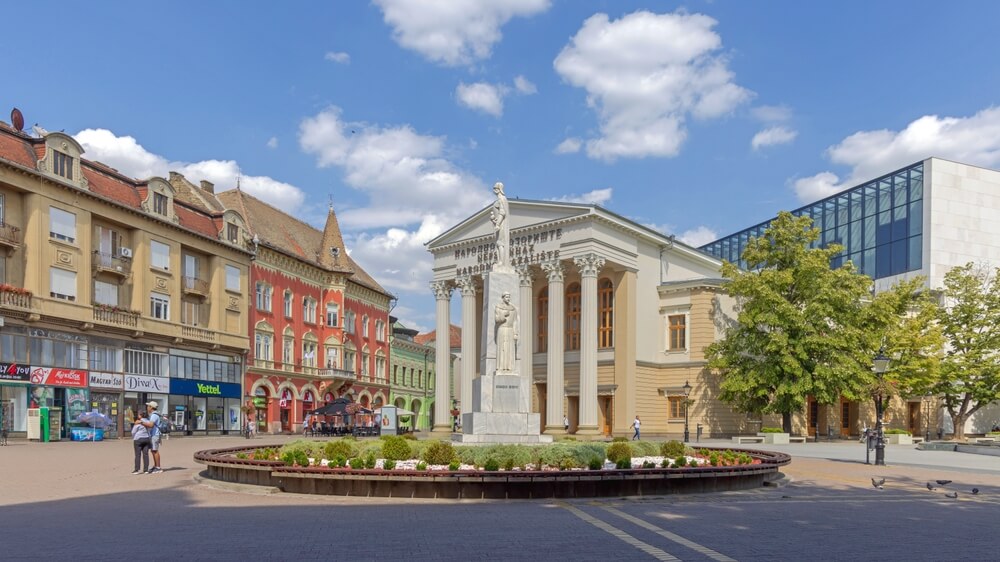 A Subotica, découvrez le théâtre national et le monument Jovan Nenad ©Shutterstock