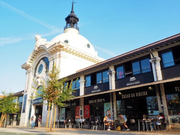 Profitez des dégustations dans les restaurants du Mercado da Ribeira ©Descubra Lisboa