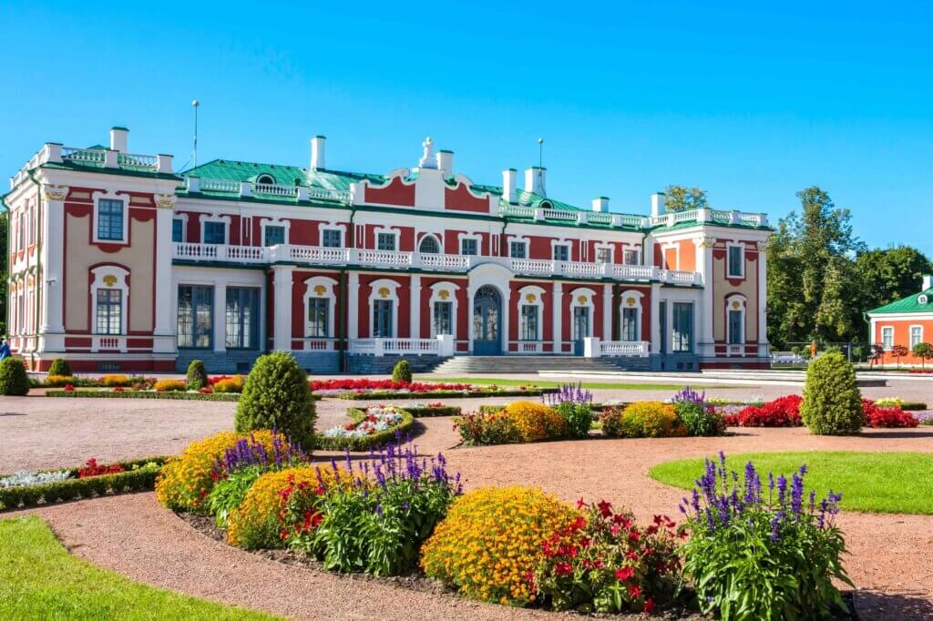 Venez voir le Palais de Kadriorg et ses jardins, en Estonie ©Outdooractive
