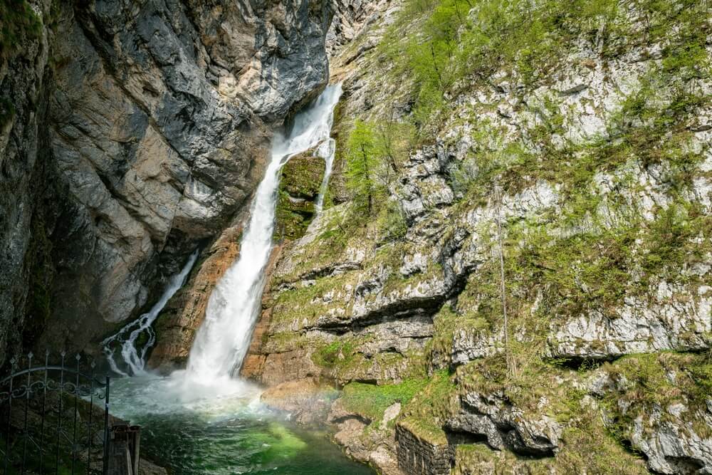 Venez voir la double cascade de la vallée de la Savica dans les Alpes Juliennes ©Shutterstock