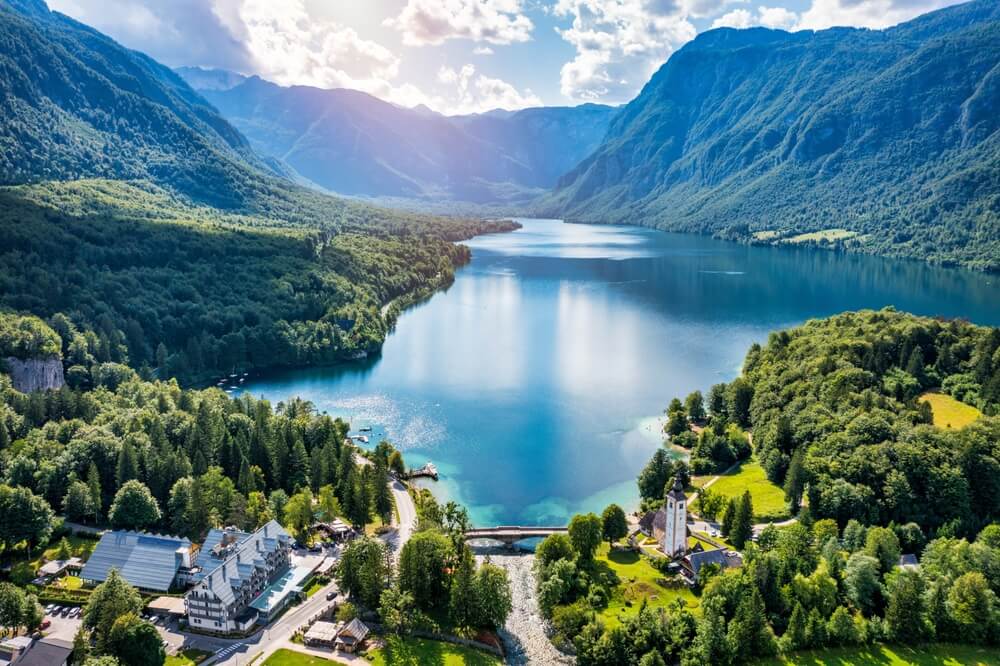 Le Lac de Bohinj, la grand lac du Parc National de Triglav ©Shutterstock