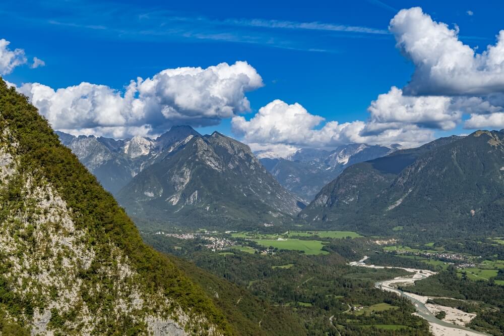 La vallée de Soča où se situe la ville de Bovec ©Shutterstock