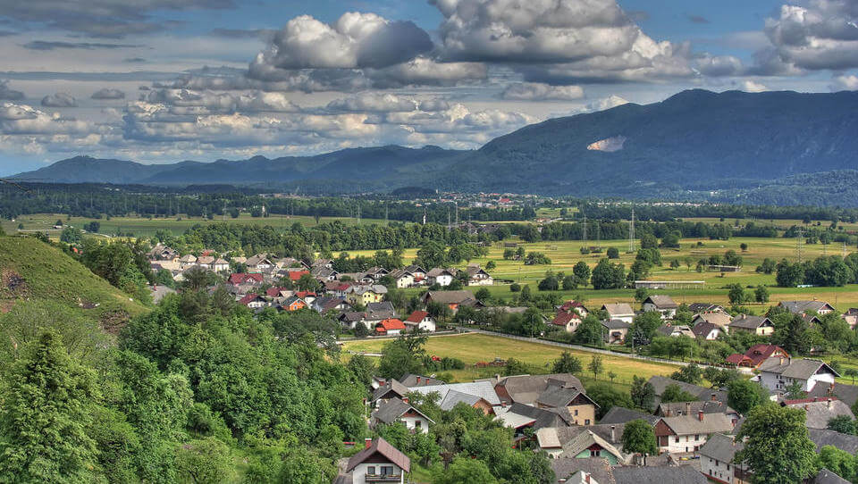 Žirovnica, une ville des Alpes Juliennes ©Finance 