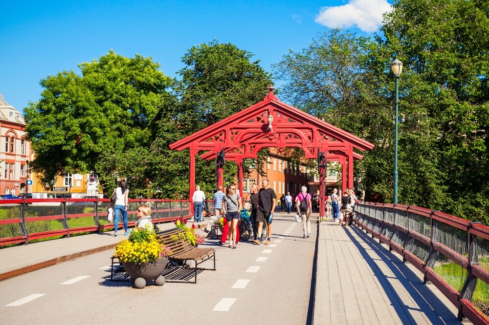 Le pont de la vieille ville passant au-dessus du Nidelva ©Shutterstock