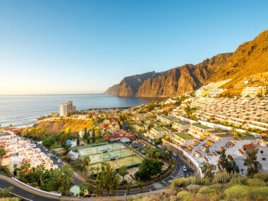 Los Gigantes et ses impressionnantes falaises ©Shutterstock
