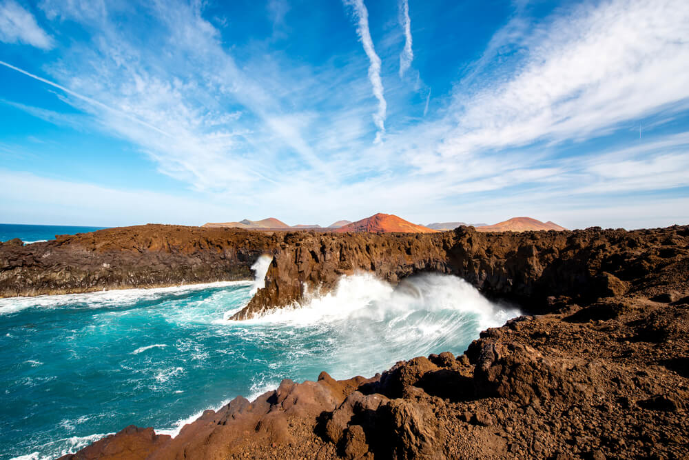 Les falaises de Los Hervideros à Lanzarote ©Shutterstock
