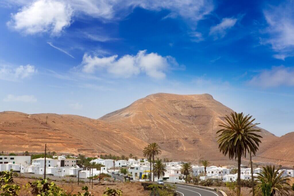 Le village de Yaiza, au pied des volcans ©Lanzarote