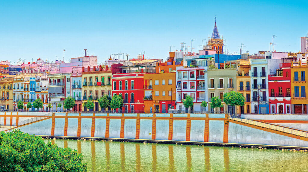 Vue sur le quartier coloré de Triana à Séville ©Istock