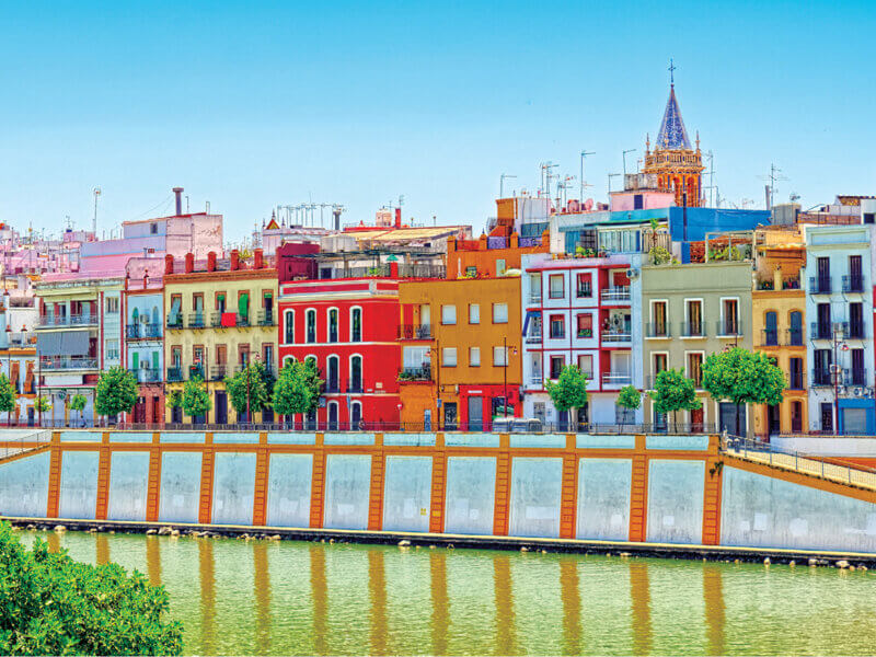 Vue sur le quartier coloré de Triana à Séville ©Istock