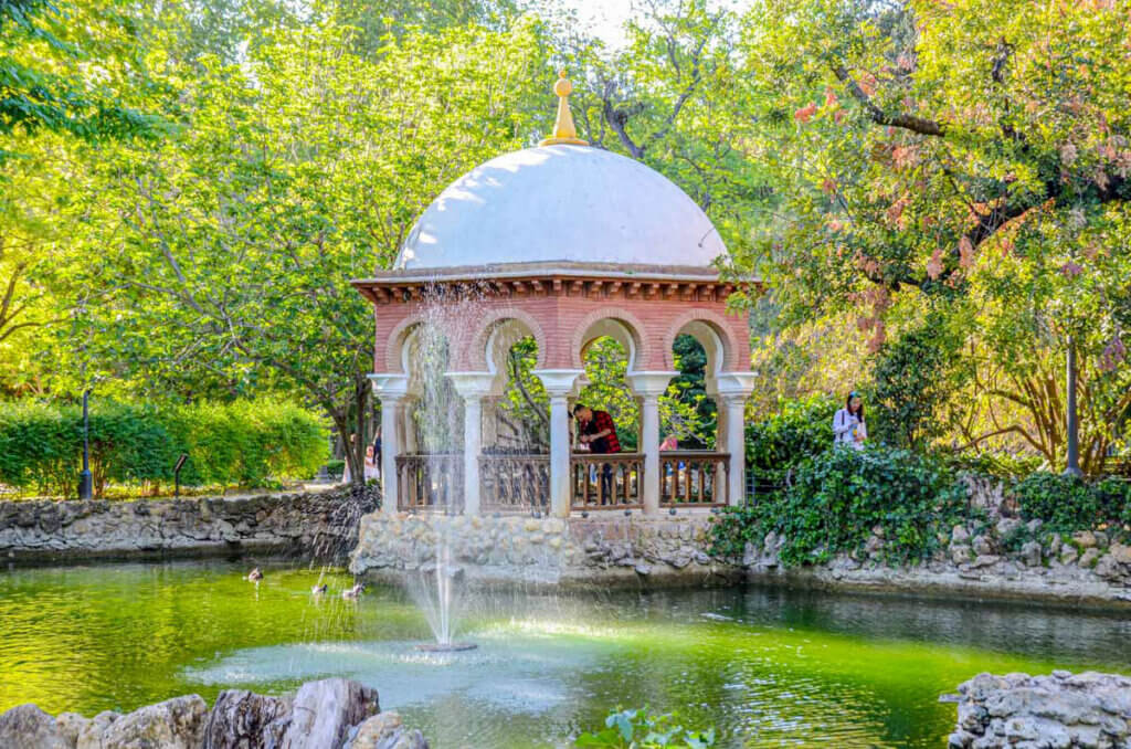 Détendez-vous dans le Parc Maria Luisa à Séville ©Visiter Séville