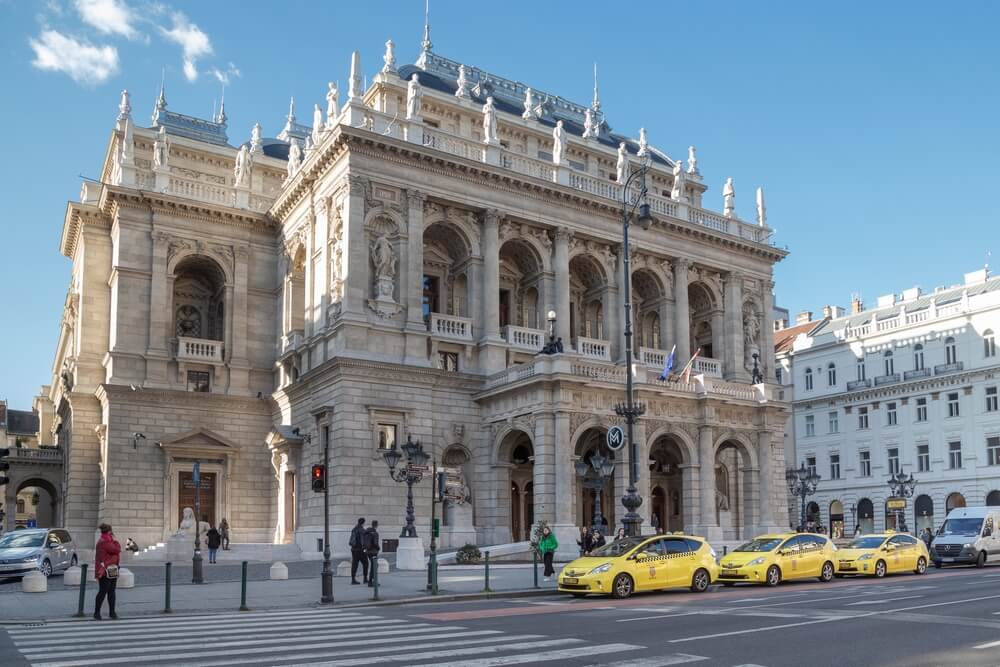L'Opéra National hongrois, l'un des bâtiments présent sur l'Avenue Andrassy ©Shutterstock