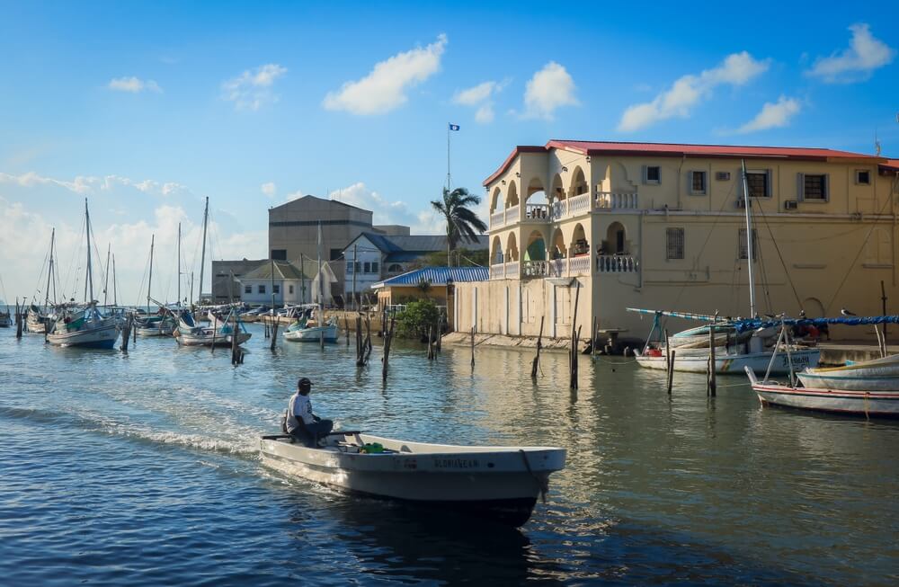 Traversez Belize City en bateau ©Shutterstock