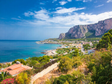 Vue sur la baie de Mondello, à Palerme ©Shutterstock