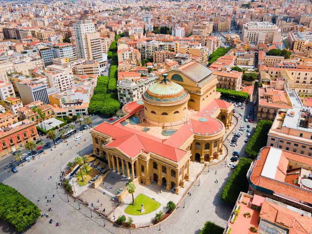 Le Teatro Massimo l’un des plus grands opéras d’Europe ©Shutterstock