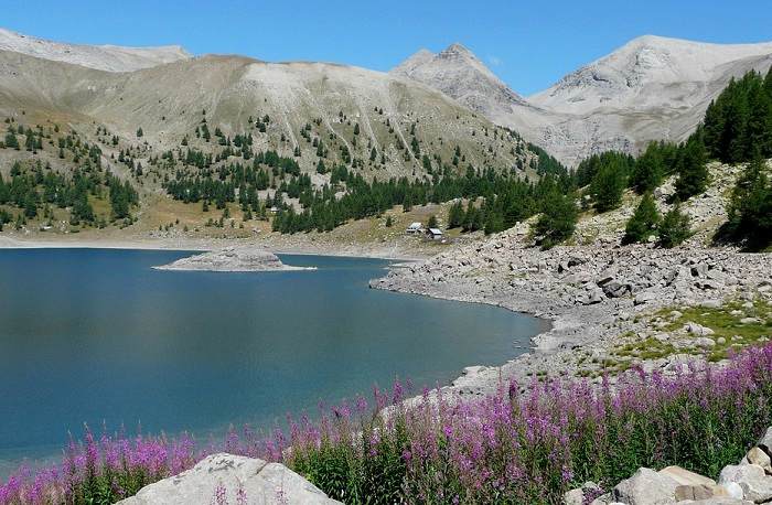 Découverte du lac d'Allos dans le parc national du Mercantour © Toploc