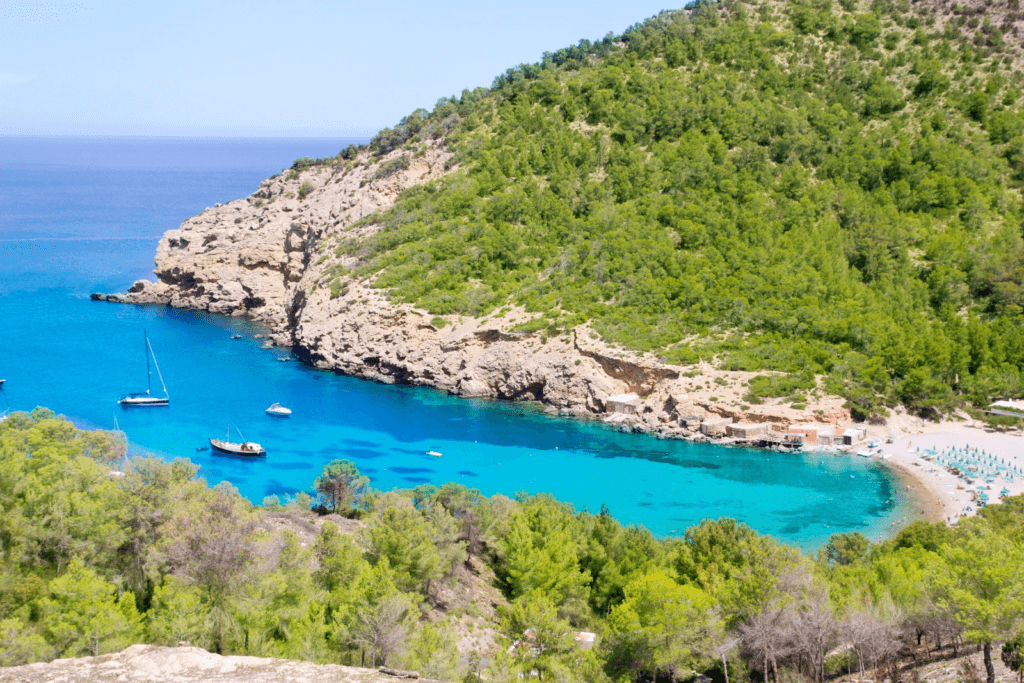 Profiter de la mer à la Cala Benirrás © Espana