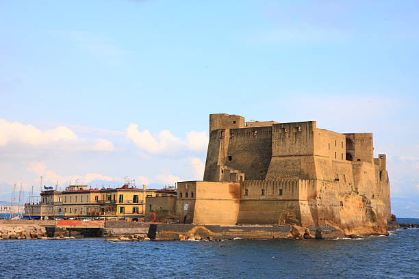 Découvrez le Castel Dell'Ovo de Naples ©iStock
