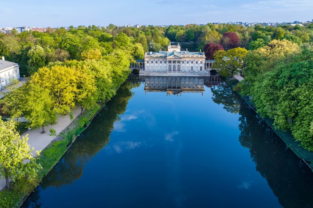 Découvrez le palais royal Łazienki, le « Palais sur l’eau » dans le parc Łazienki ©Shutterstock
