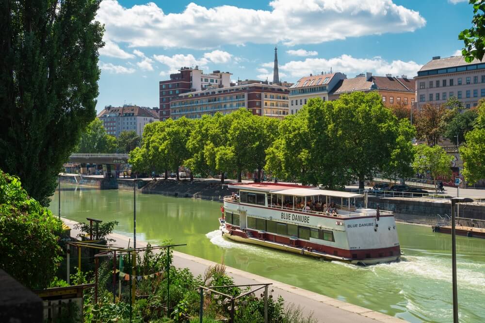 Le Danube qui traverse la ville de Vienne, en Autriche ©Shutterstock