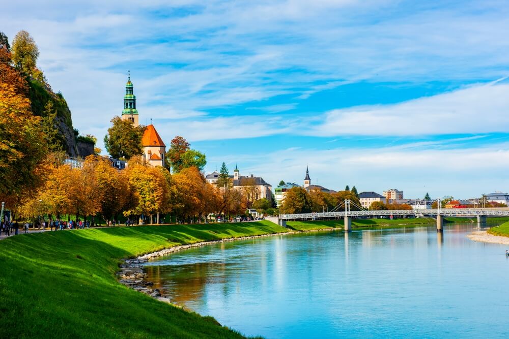 Salzbourg, une ville charmante au bord du Salzach ©Shutterstock