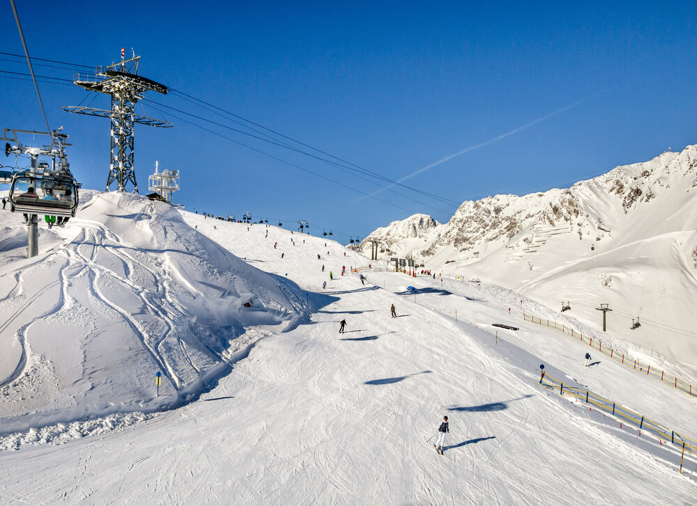 Dévalez les pistes du Domaine skiable Ski Arlberg, à Sankt Anton am Arlberg en Autriche ©Shutterstock