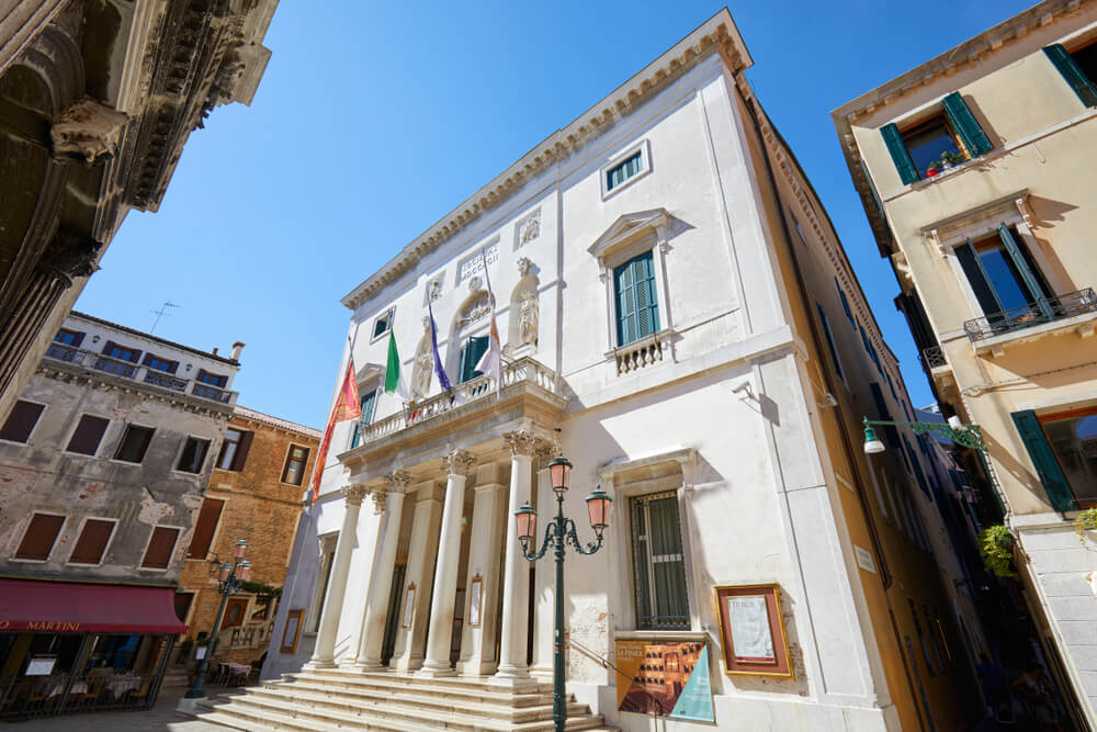 Découvrez l'Opéra de Fenice, l'un des opéras les plus connus du monde ©Shutterstock