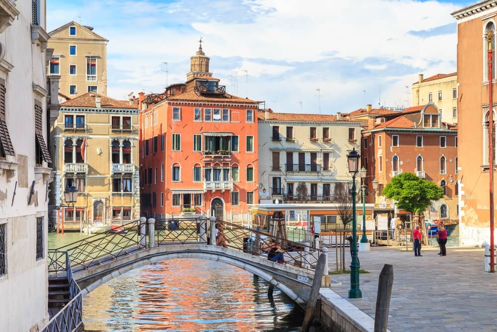 Le quartier du Dorsoduro à Venise au bord du canal de Rio ©Shutterstock