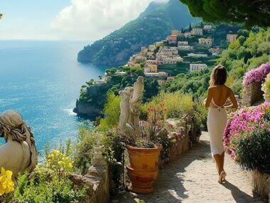 Montez dans les jardins suspendus de Ravello et admirez le paysage ©Tourist Walk Tours