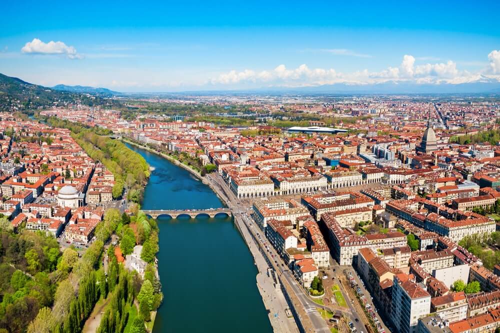 Turin et l'emblématique Mole Antonelliana, traversé par le Pô ©Shutterstock