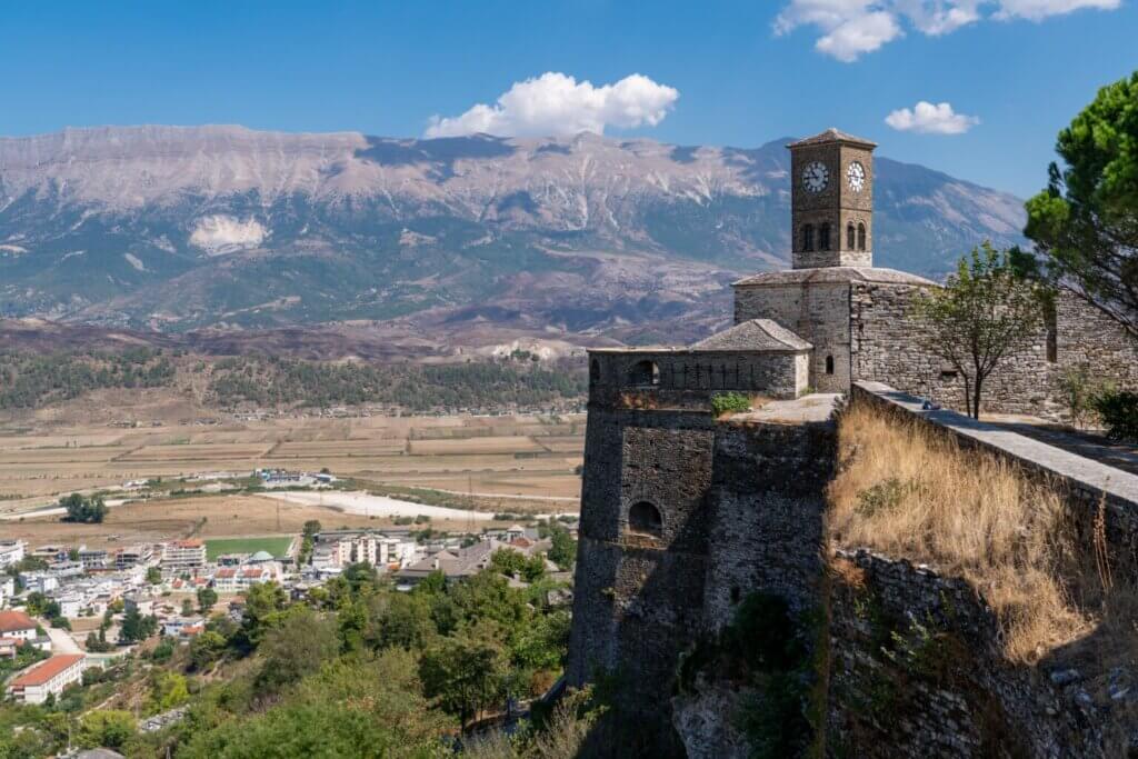 Visitez Gjirokaster et sa citadelle qui domine la ville ©Nomad Photographer