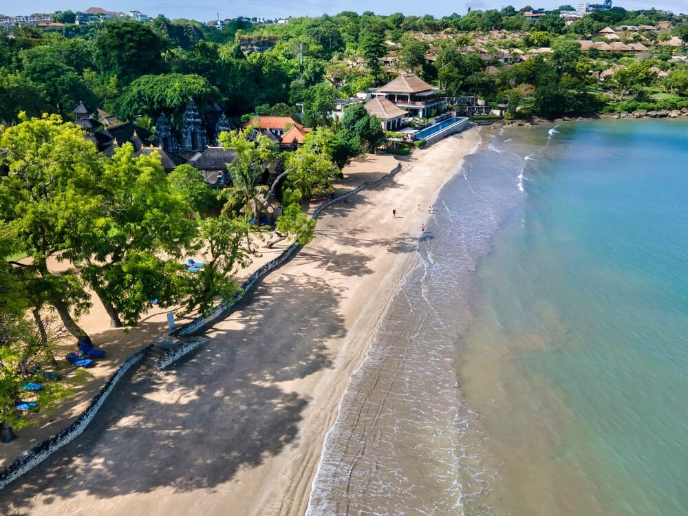 La superbe baie de Jimbaran et sa plage paradisiaque ©Shutterstock