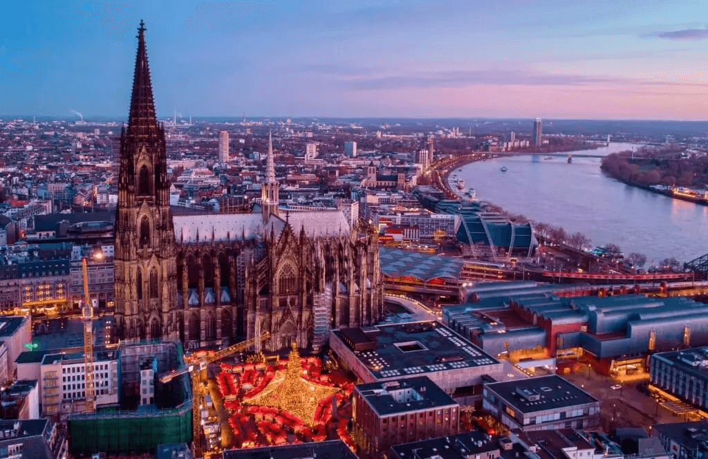 Le marché de Noël de Cologne sous la cathédrale est impressionnant © Experiencegift