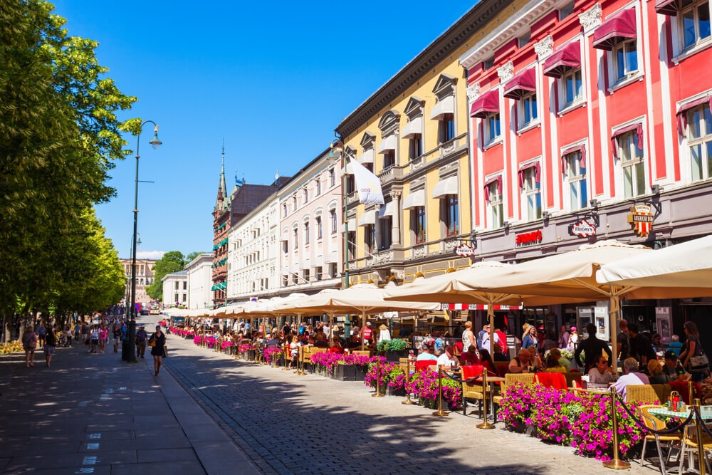 Place à une journée shopping en visitant la Rue Karl Johans Gate ©Shutterstock