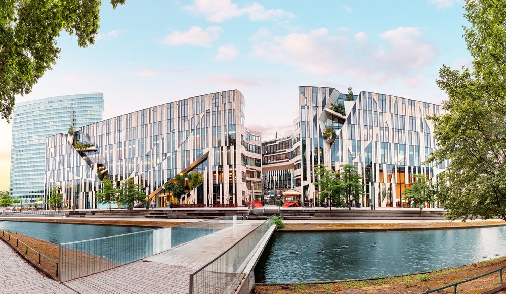Le Ko Bogen, porte d'entrée vers le Stadmitte de Düsseldorf ©Shutterstock