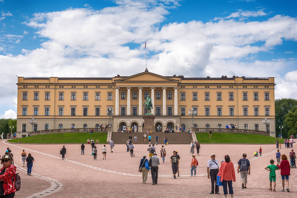 Profitez de votre séjour pour voir le Palais Royal d’Oslo ©Shutterstock