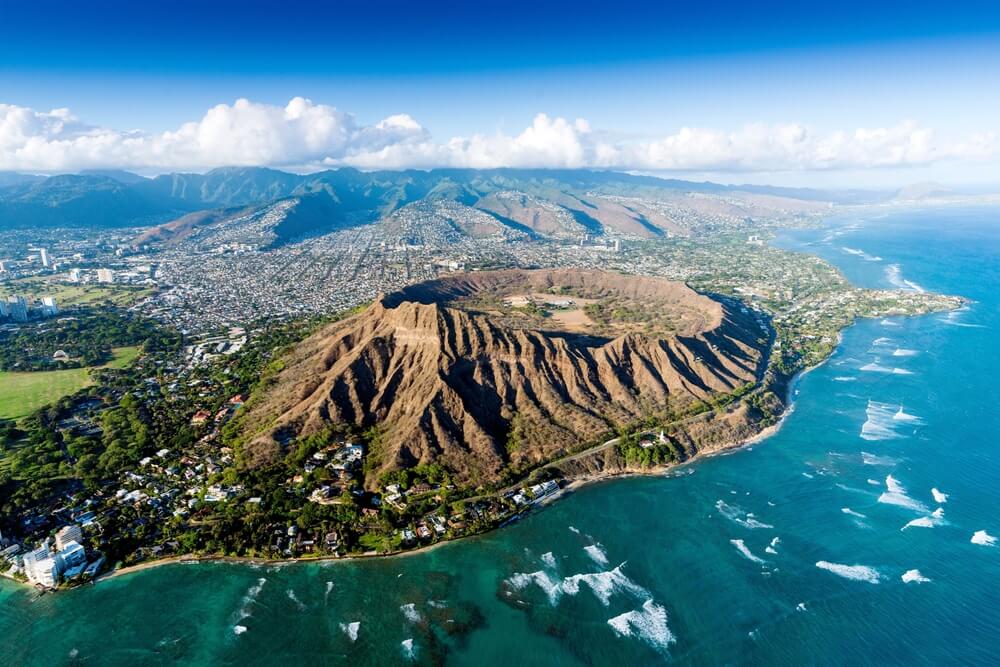 Découvrez Oahu, ses plages et ses reliefs ©Shutterstock
