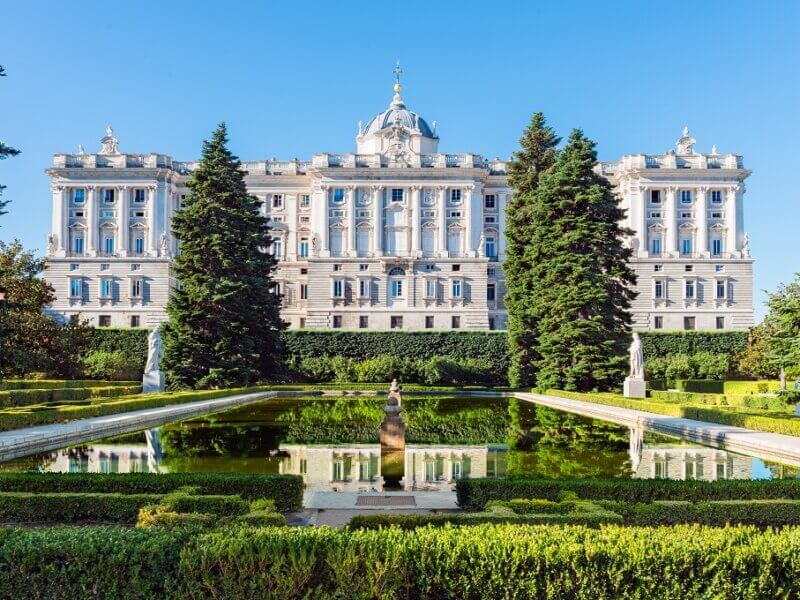 Visitez le somptueux château Royal de Madrid ©Living Tours