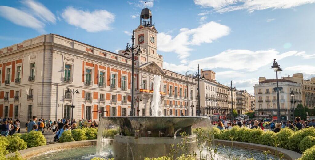 Venez flânez et vous balader sur la place de la Puerta del Sol ©Expedia