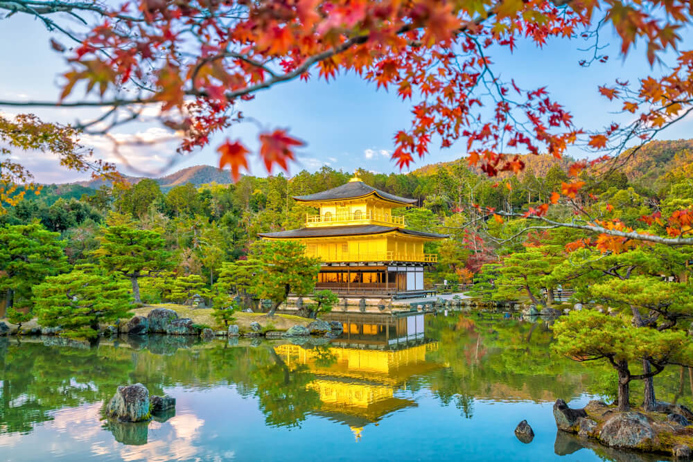 Kinkakuji, le magnifique pavillon doré japonais à voir ©Shutterstock