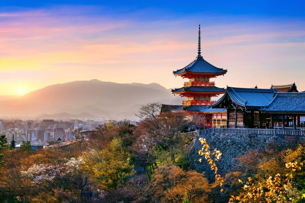 Le Temple de Kiyomizu qui domine Tokyo, la capitale du Japon ©Shutterstock