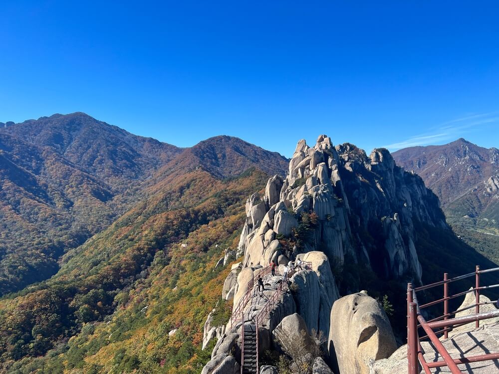 Parcourez les hauteurs du parc national de Seoraksan en corée-du-Sud ©Shutterstock